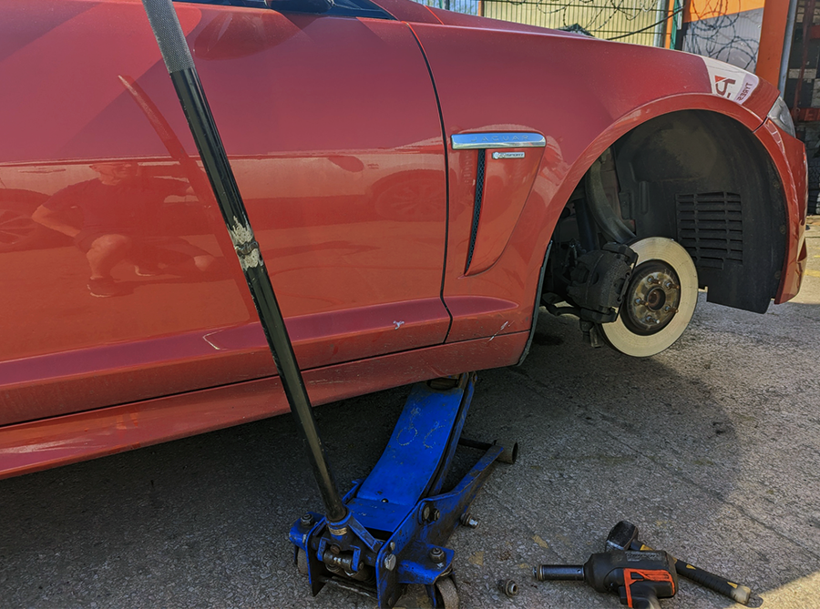 Expert replacement of new or part worn tyres